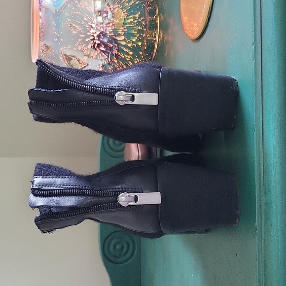 Charles David Fallyn Ankle Boots - Picture 6 of 7